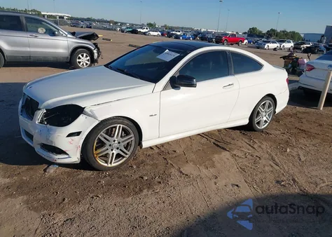 2013 Mercedes-Benz C 250 из США, поврежденный, VIN WDDGJ4HB1DF990786